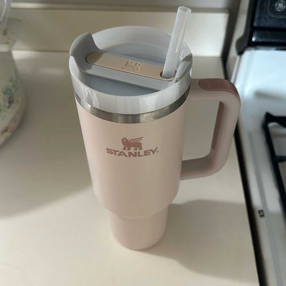 40oz rose quartz Stanley